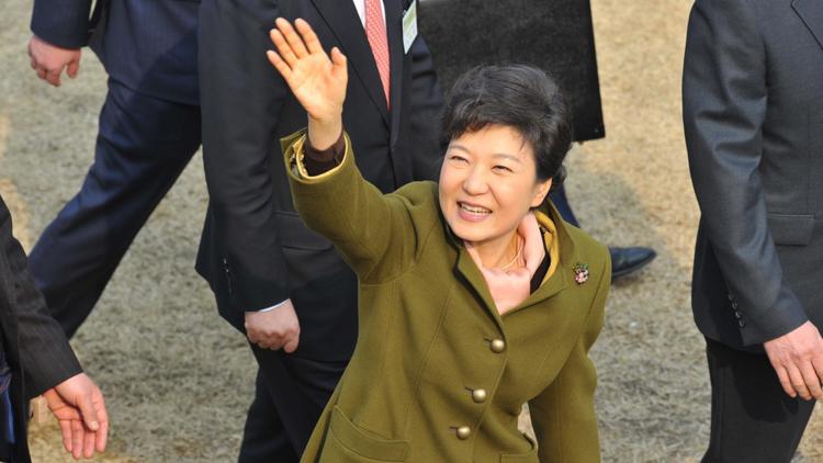 Park Geun-Hye (c), le 8 mars 2013, lors d'une cérémonie militaire à Séoul [Kim Jae-Hwan / AFP/Archives]