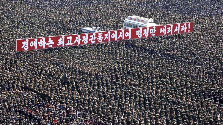 Photo transmise par l'agence nord-coréenne KCNA montrant une foule réunie le 29 mars 2013 à Pyongyang [Kns / KCNA/AFP/Archives]