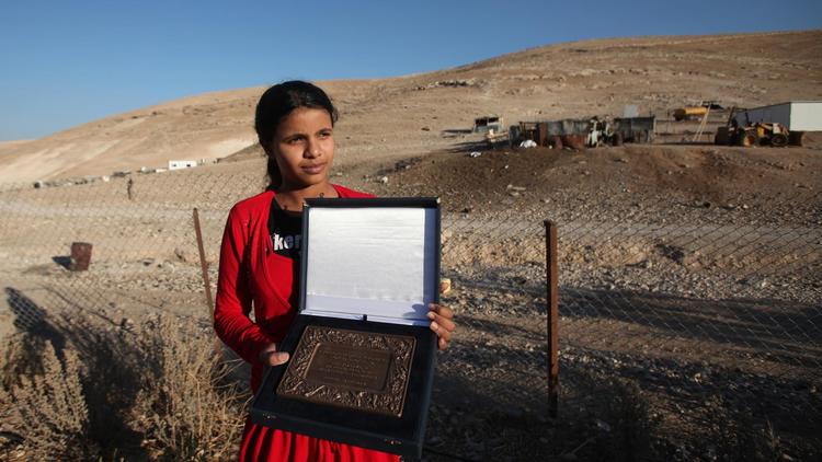 C'est la destruction par des soldats israéliens des maisons de sa communauté bédouine qui a inspiré Salha Hamadin. Le conte de cette adolescente de 14 ans qui reflète la dure réalité de la vie quotidienne en Cisjordanie a gagné le prix Hans Christian Andersen.[AFP]