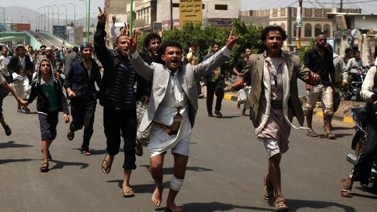 Un Yéménite a été tué et cinq blessés par des tirs de la police qui repoussait, pour la deuxième fois jeudi, des manifestants tentant de prendre d'assaut l'ambassade américaine à Sanaa, selon une source des services de sécurité. [AFP]