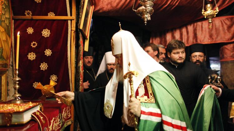 Le patriarche de l'Eglise russe Kirill visite la basilique de la Nativité à Bethléem, en Cisjordanie, le 10 novembre 2012 [Ammar Awad / AFP]