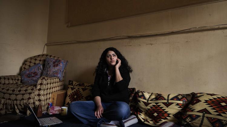 Yasmine al-Baramawy, le 25 février 2013 au Caire, raconte l'agression sexuelle dont elle a été victime [Gianluigi Guercia / AFP]