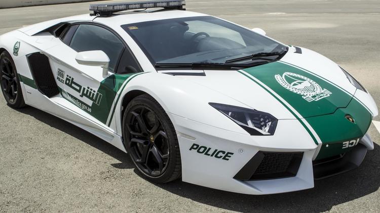 Photo transmise le 11 avril 2013 par la police de Dubaï de leur voiture de patrouille de marque Lamborghini