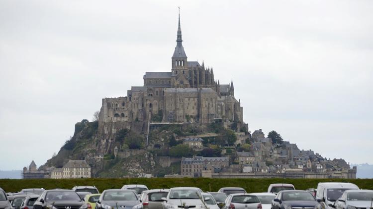 Le parking du Mont-Saint-Michel, le 28 avril 2012, jour de l'inauguration des navettes vers le rocher [Damien Meyer / AFP/Archives]