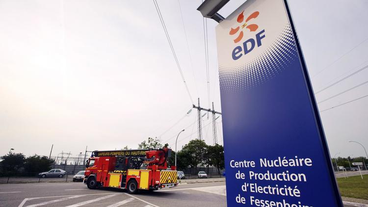 La centrale nucléaire de Fessenheim, doyenne du parc français, sera fermée comme promis par le président François Hollande "le plus tôt possible" mais "dans le dialogue social", a déclaré la ministre de l'Ecologie et de l'Energie, Delphine Batho, au Journal du Dimanche. [AFP]