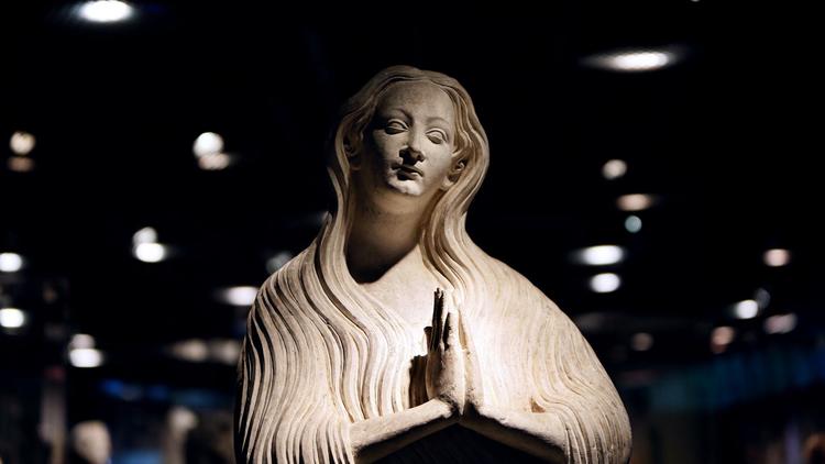 Une statue de Sainte Marie-Madeleine exposée au musée du quai Branly à l'occasion de l'exposition "Cheveux Chéris, frivolités et trophées", le 17 septembre 2012 à Paris [Kenzo Tribouillard / AFP]