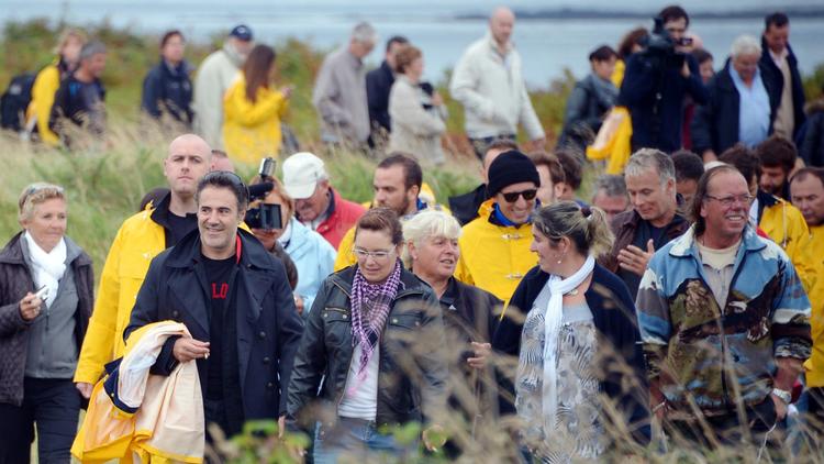 L'acteur José Garcia arrive le 17 septembre 2012 sur l'île de Molene [Damien Meyer / AFP]