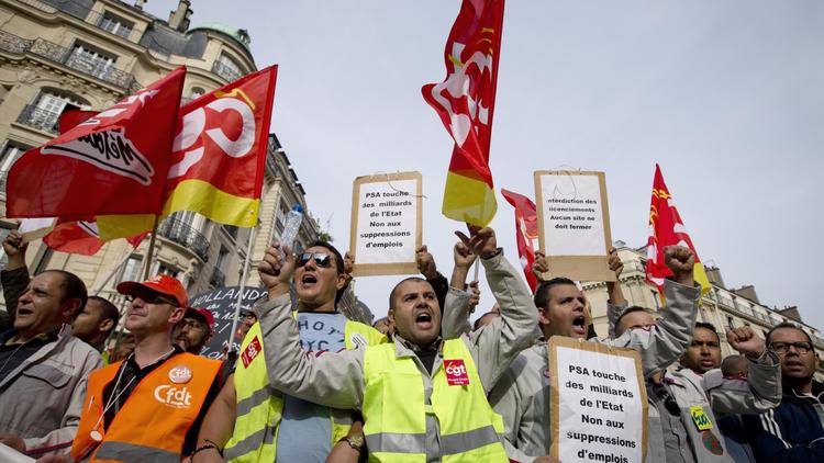 Des employés de PSA manifestent à Paris, le 20 septembre 2012 [Joel Saget / AFP/Archives]