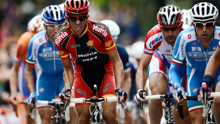 L'Espagnol Alberto Contador (centre) lors des Mondiaux de cyclisme à Valkenburg aux Pays-Bas, le 23 septembre 2012. [Franck Fife / AFP/Archives]