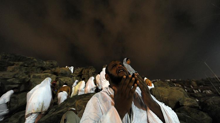 Les pèlerins prient sur le Mont Arafat, le 24 octobre 2012 lors du pèlerinage à La Mecque [Fayez Nureldine / AFP]