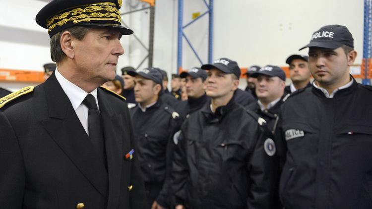 Le préfet de Police Jean-Paul Bonnetain accueille de nouveaux policiers le 9 novembre 2012 à Marseille [Boris Horvat / AFP]