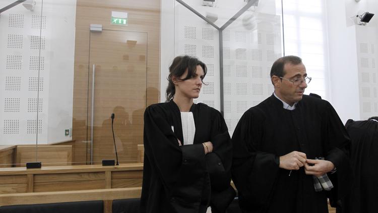 Les avocats Romina Cresci et Marc Maroselli, le 12 novembre 2012 à Ajaccio à l'ouverture du procès d'Andy, un garçon de 19 ans accusé d'avoir tué sa famille [Pascal Pochard-Casabianca / AFP/Archives]
