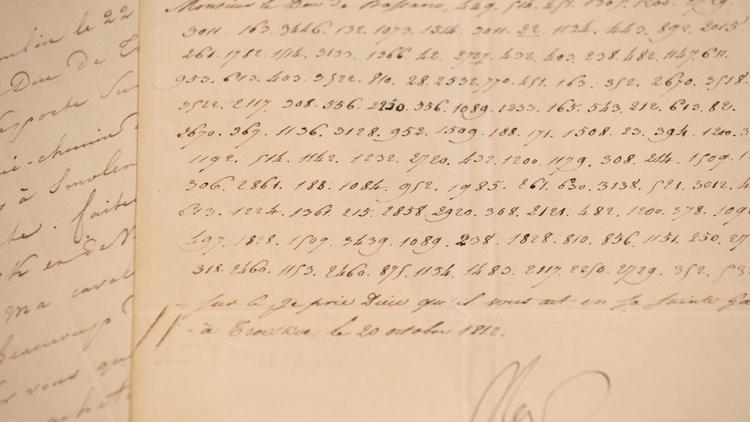 Une photo prise le 31 octobre 2012 de la lettre codée signée par Napoléon 1er [Kenzo Tribouillard / AFP/Archives]