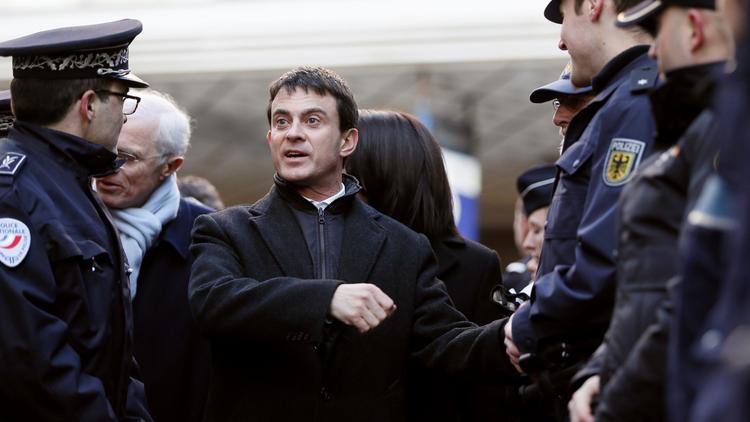 Le ministre de l'Interieur Manuel Valls (C), le 12 décembre 2012 à Paris [Kenzo Tribouillard / AFP]