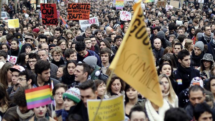Les manifestants pour l'égalité entre homosexuels et hétérosexuels à Paris, le 16 décembre 2012 [Lionel Bonaventure / AFP]