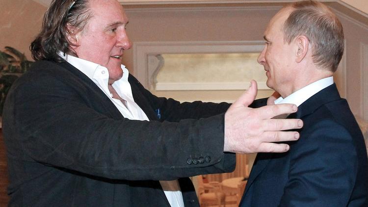 Gérard Depardieu et Vladimir Poutine le 5 janvier 2013 dans la résidence du président russe à Sotchi [Mikhail Klimentyev / AFP]