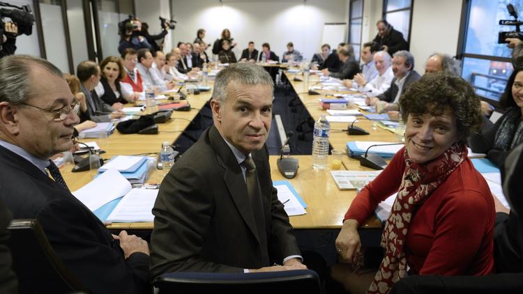 Dominique Tellier, Patrick Bernasconi et  Genevieve Roy, à l'ouverture des négociations sur l'emploi le 10 janvier 2013 à Paris [Bertrand Guay / AFP]