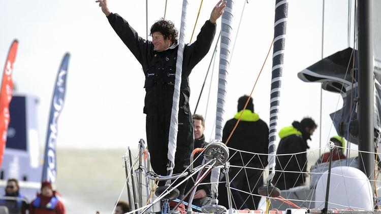 Le skipper Français Jean Le Cam à son arrivée aux Sables d'Olonne le 6 février 2013 se classant 5e du Vendée Globe [Jean-Sebastien Evrard / AFP]