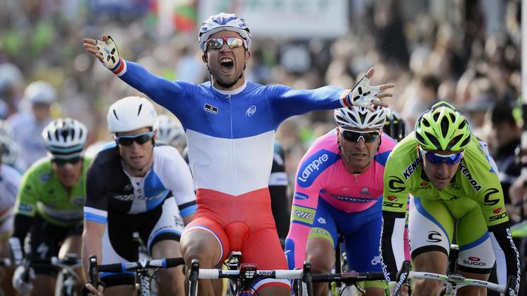 Le champion de France Nacer Bouhanni (FDJ), vainqueur de la première étape de Paris-Nice, entre Saint-Germain-en-Laye et Nemours, le 4 mars 2013. [Jeff Pachoud / AFP]