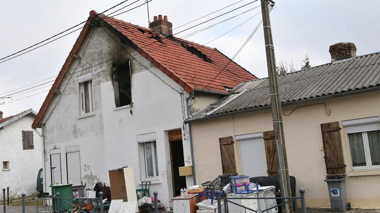 La maison incendiée à Saint-Quentin dans l'Aisne, le 31 mars 2013 [Francois Nascimbeni / AFP]
