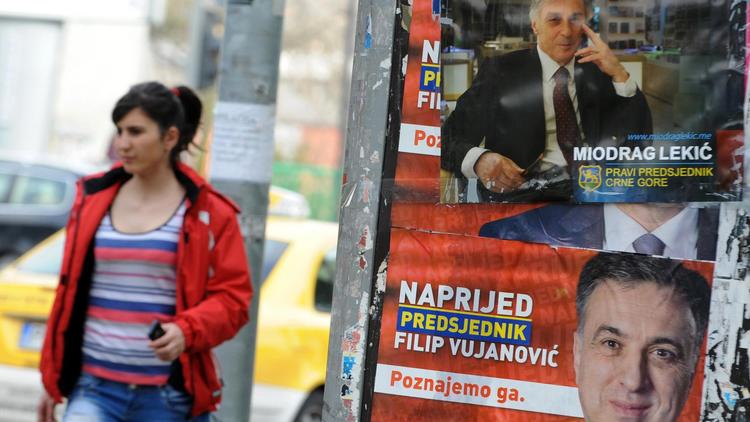 Affiches électorales de   Miodrag Lekic et  Filip Vujanovic le 3 avril 2013 à Podorica [Savo Prelevic / AFP/Archives]