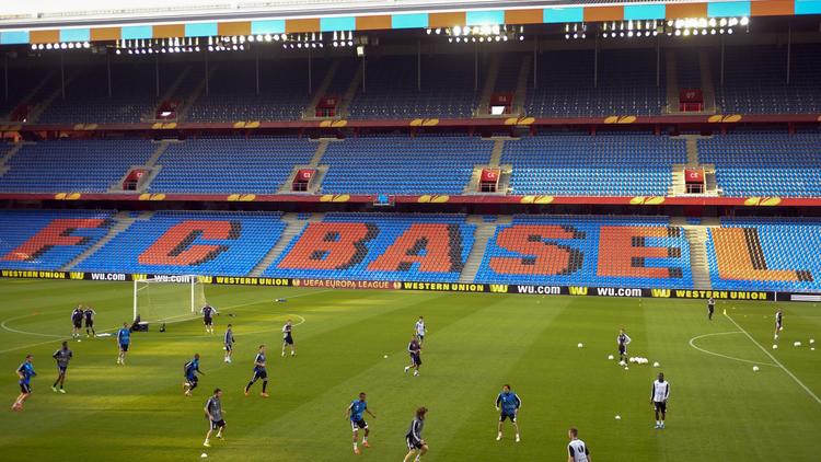 Chelsea s'entraîne au stade Saint-Jakob à la veille de sa demi-finale d'Europa League, le 24 avril 2013 à Bâle [Fabrice Coffrini / AFP]