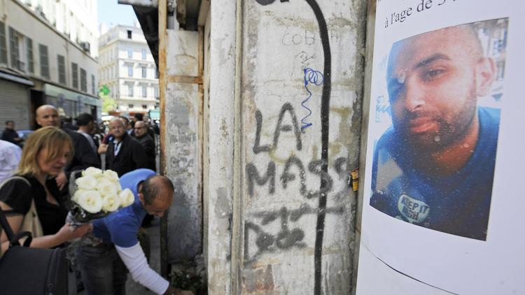Hommage le 11 mai 2013 à Marseille  à l'homme mort après avoir été poignardé  au cutter [Boris Horvat / AFP]