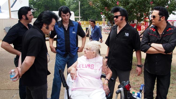Les fans d'Elvis Presley affluaient cette semaine à Graceland.