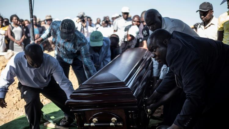 Funérailles de Sylvia Maphosa, le 4 août 2018 à Harare, tuée par balles quatre jours auparavant durant des violences post-électorales [MARCO LONGARI / AFP]