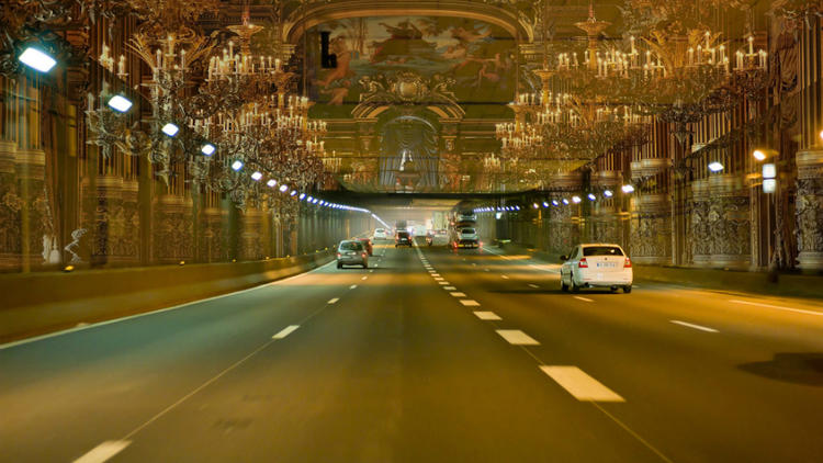 Une partie de l’intérieur du château de Versailles serait notamment reproduite dans le tunnel du Landy.