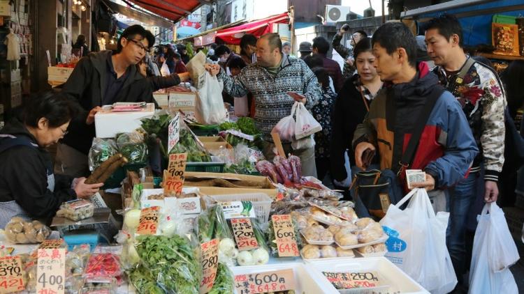 Un marché à Tokyo le 27 novembre 2015 [YOSHIKAZU TSUNO / AFP]