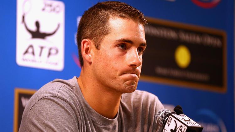L'Américain John Isner annonce son forfait avant les quarts de finale du tournoi ATP de Winston-Salem (Caroline du Nord), le 21 août 2014 [Streeter Lecka / Getty/AFP]