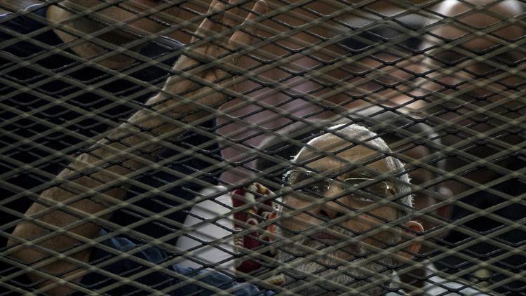 Le guide suprême Mohamed Badie, derrière une grille lors de son procès le 7 juin 2014 au Caire [Khaled Desouki / AFP/Archives]