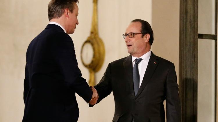 Hollande (D) et Cameron après leur réunion à l'Elysée le 15 février 2016 à Paris [MATTHIEU ALEXANDRE / AFP]