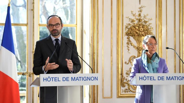 Le Premier ministre Edouard Philippe au côté d'Elisabeth Borne, la ministre des Transports, lors d'une conférence de presse à Paris, le 26 février 2018 [Eric FEFERBERG / AFP/Archives]