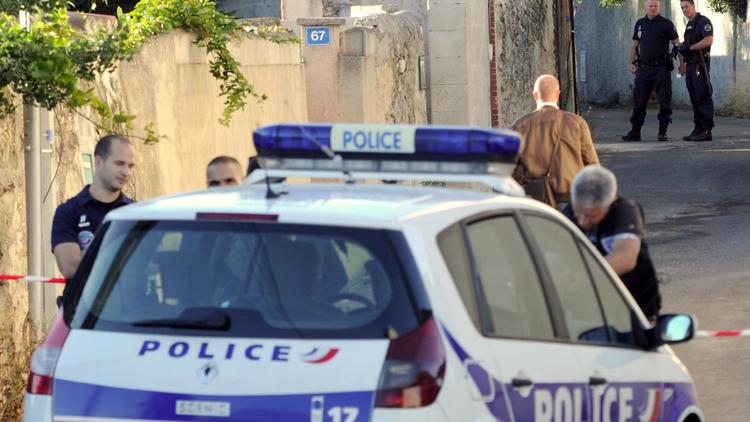 Une voiture de police à Marseille le 11 juillet 2014 se rend sur les lieux d'un crime [Boris Horvat / AFP]