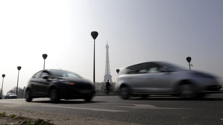 Des voitures le 14 mars 2014 à Paris.