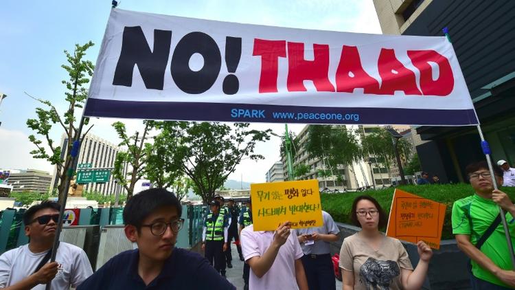Manifestants sud-coréens protestant contre le système antimissile américain THAAD, le 11 juillet 2016 à Séoul [JUNG YEON-JE / AFP]