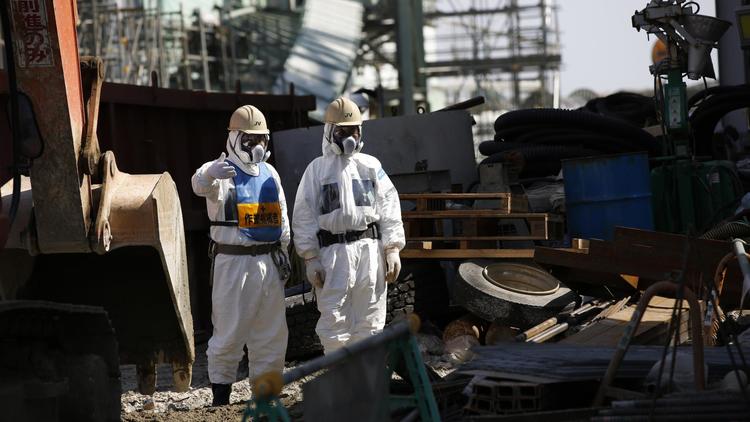 Des employés de Fukushima sur le site de la centrale nucléaire.