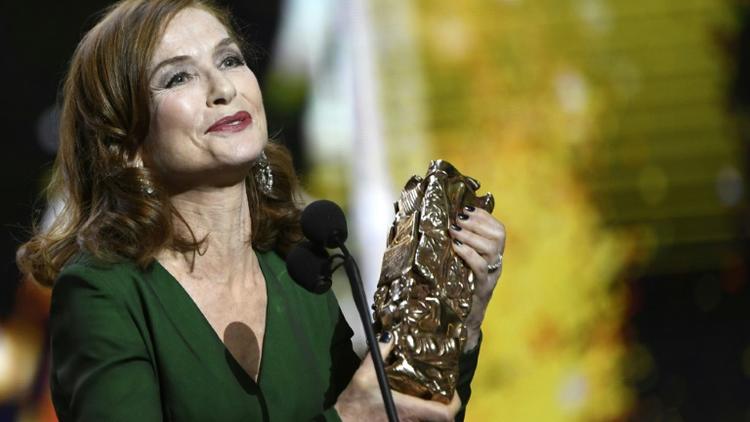 L'actrice Isabelle Huppert reçoit le César de la meilleure actrice, le 24 février 2017 à Paris [bertrand GUAY / AFP]
