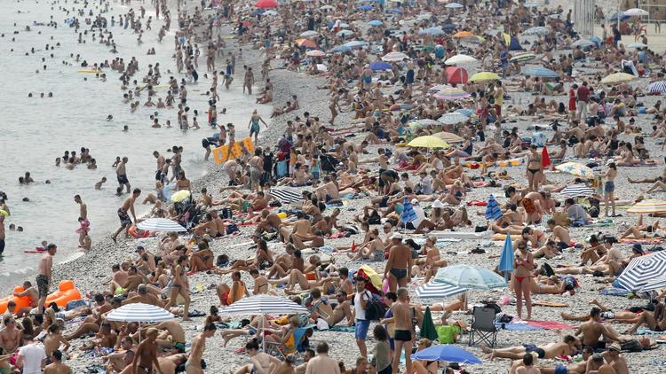 Une plage de Nice, le 14 juillet 2013 [Valery Hache / AFP]