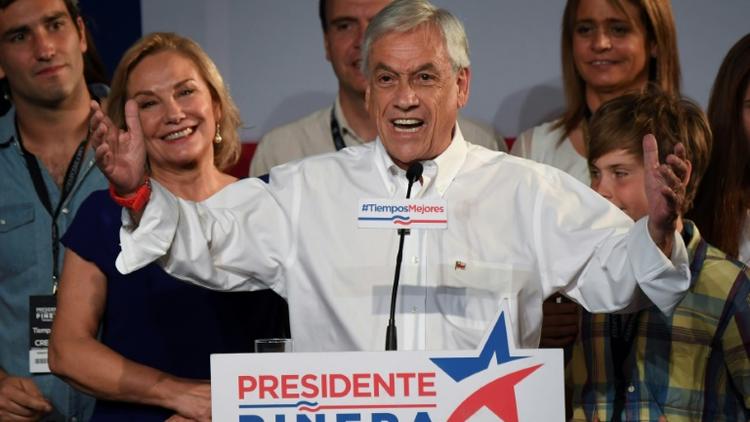 Le milliardaire Sebastian Piñera, s'adresse à ses partisans après être arrivé en tête au 1er tour des élections, le 19 novembre 2017 à Santiago du Chili [Martin BERNETTI / AFP]
