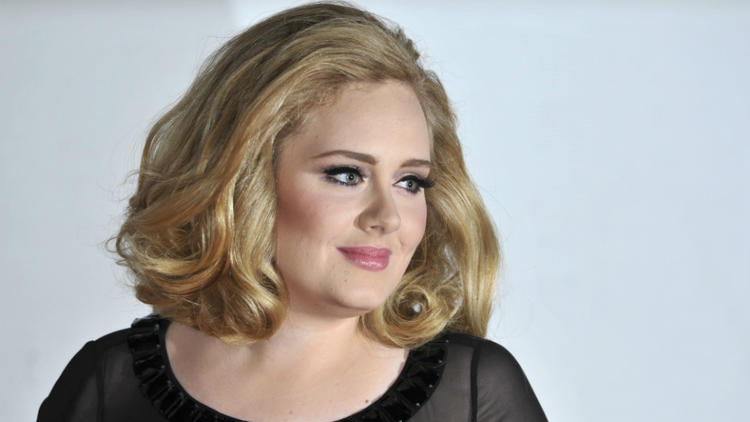 Après trois ans d'absence, Adele brise le silence