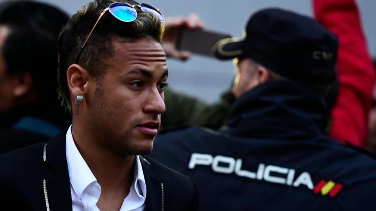 Neymar à la sortie du tribunal de Madrid, le 2 février 2016 [JAVIER SORIANO / AFP]