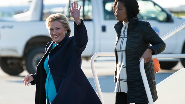 Hillary Clinton à l'aéroport de Cleveland (Ohio), le 6 novembre 2016  [Brendan Smialowski / AFP]