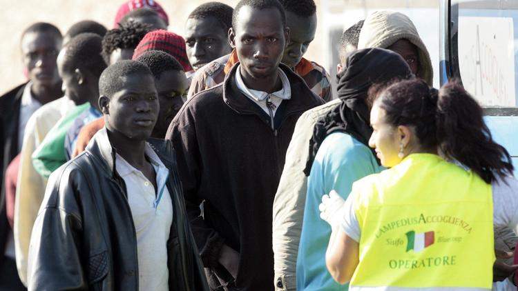 Ces immigrés ont débarqué sur l'île de Lampedusa peu avant le pape François venu, le 8 juillet 2013 dénoncer le sort réservé aux clandestins  [Marcello Paternostro / AFP/Archives]