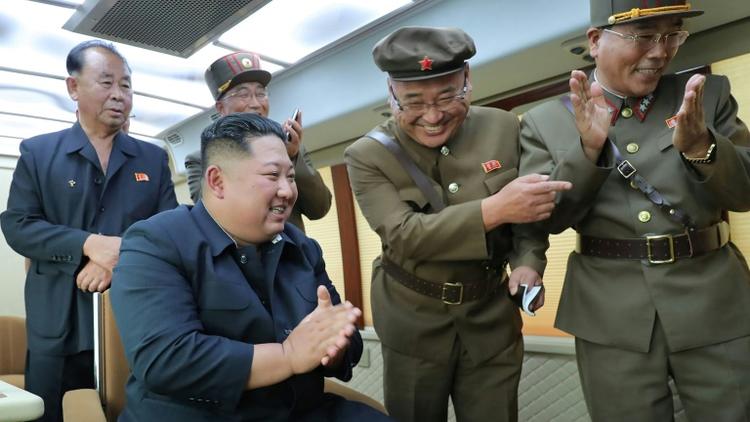 Le dirigeant Kim Jong Un supervisant l'essai d'une nouvelle arme, le 16 août 2019 en Corée du Nord (AFP PHOTO/KCNA VIA KNS) [KCNA VIA KNS / KCNA VIA KNS/AFP]