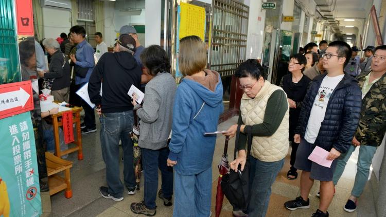 Les électeurs affluaient samedi matin à Taiwan, ici à Taipeh, le 24 novembre 2018 [Chris STOWERS / AFP]