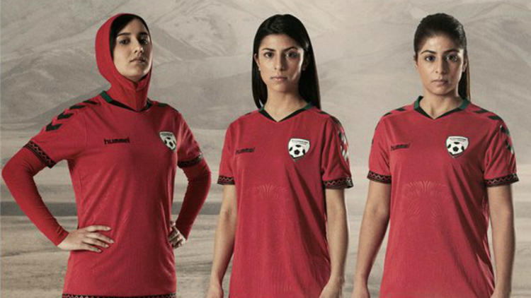 Grâce à Hummel, certaines joueuses de l'équipe nationale afghane pourront évoluer avec un hijab intégré.