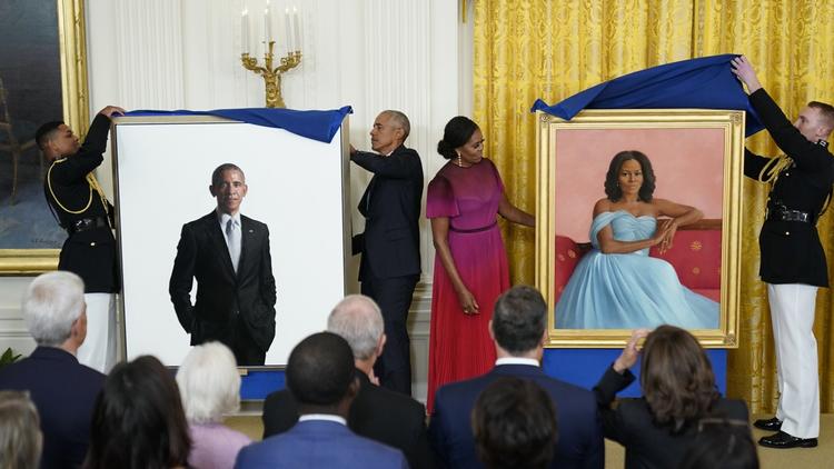 Barack et Michelle Obama ont fait appel aux artistes Robert McCurdy et Sharon Sprung pour leurs portraits officiels 